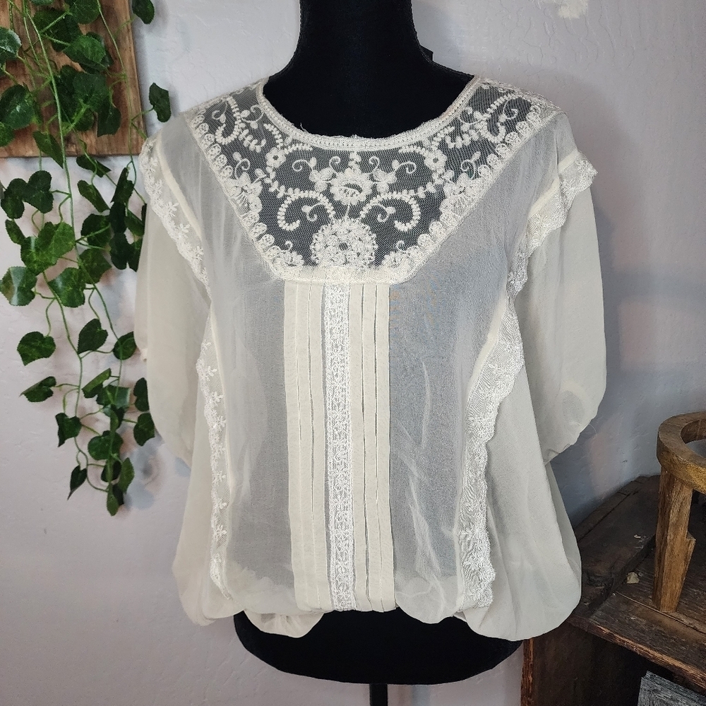 Bisou Bisou Cream Lace Blouse Size Medium - Picture 1 of 5